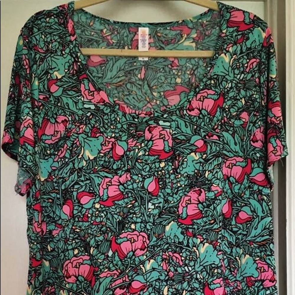 LuLaRoe NWT XL Classic Tee ~ slinky material ~